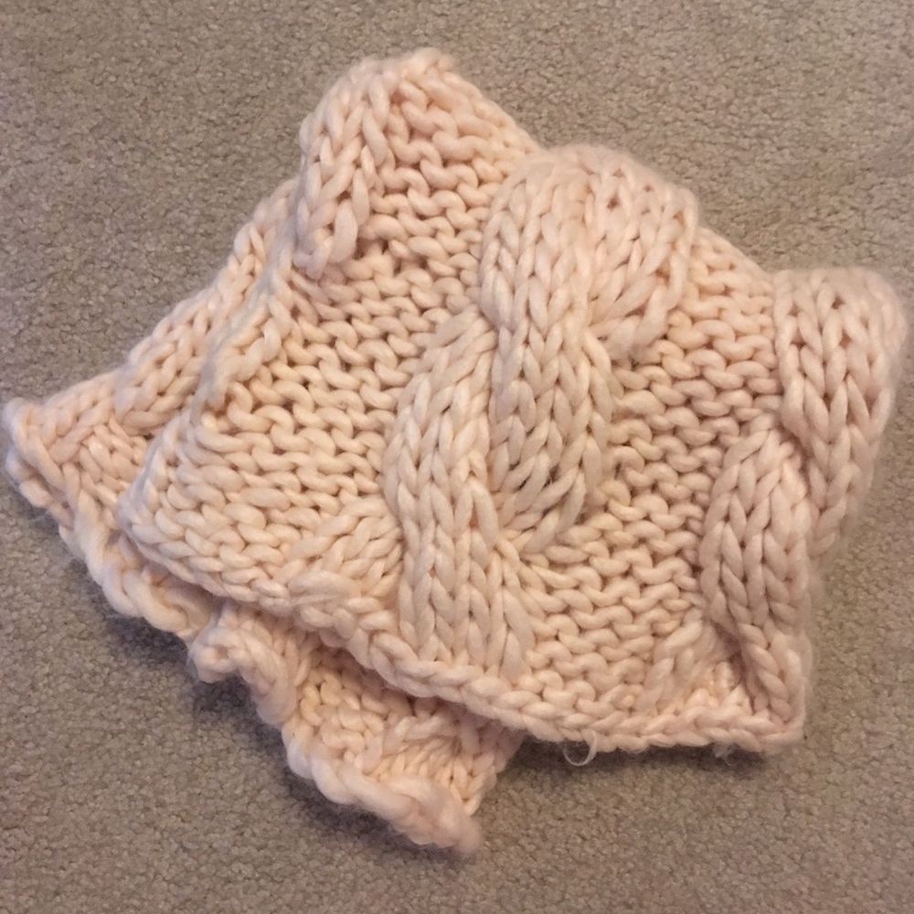 Chunky cable blush woven scarf